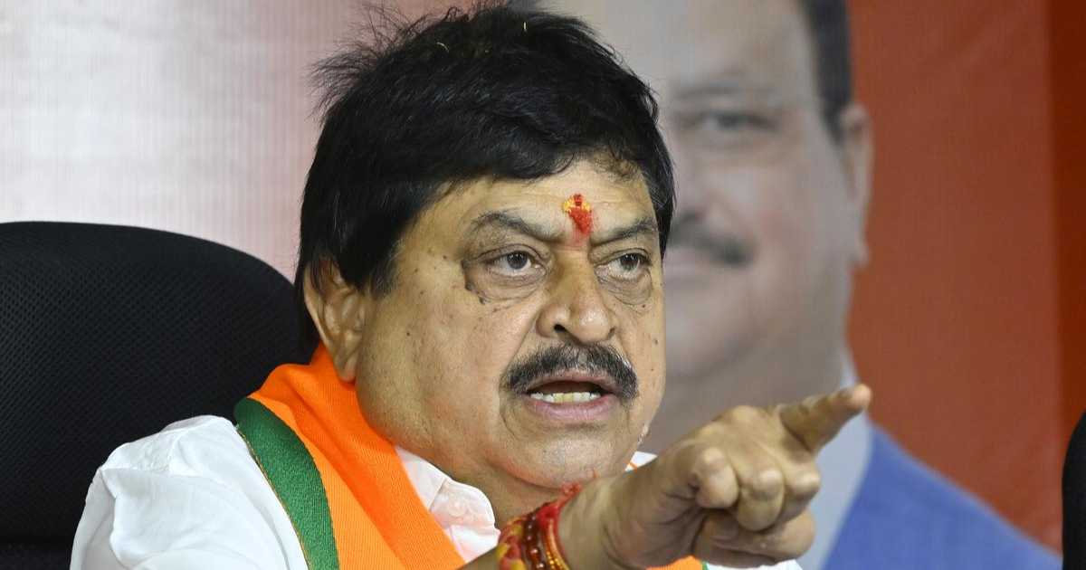 newsagehyd's tweet image. Telangana BJP chief N. Ramchander Rao opposed Musi house demolition that could displace poor families. He said the party supports river rejuvenation but demanded rehabilitation before any eviction.

#MusiProject #TelanganaPolitics #BJP

newsage.in/bjp-opposes-mu…