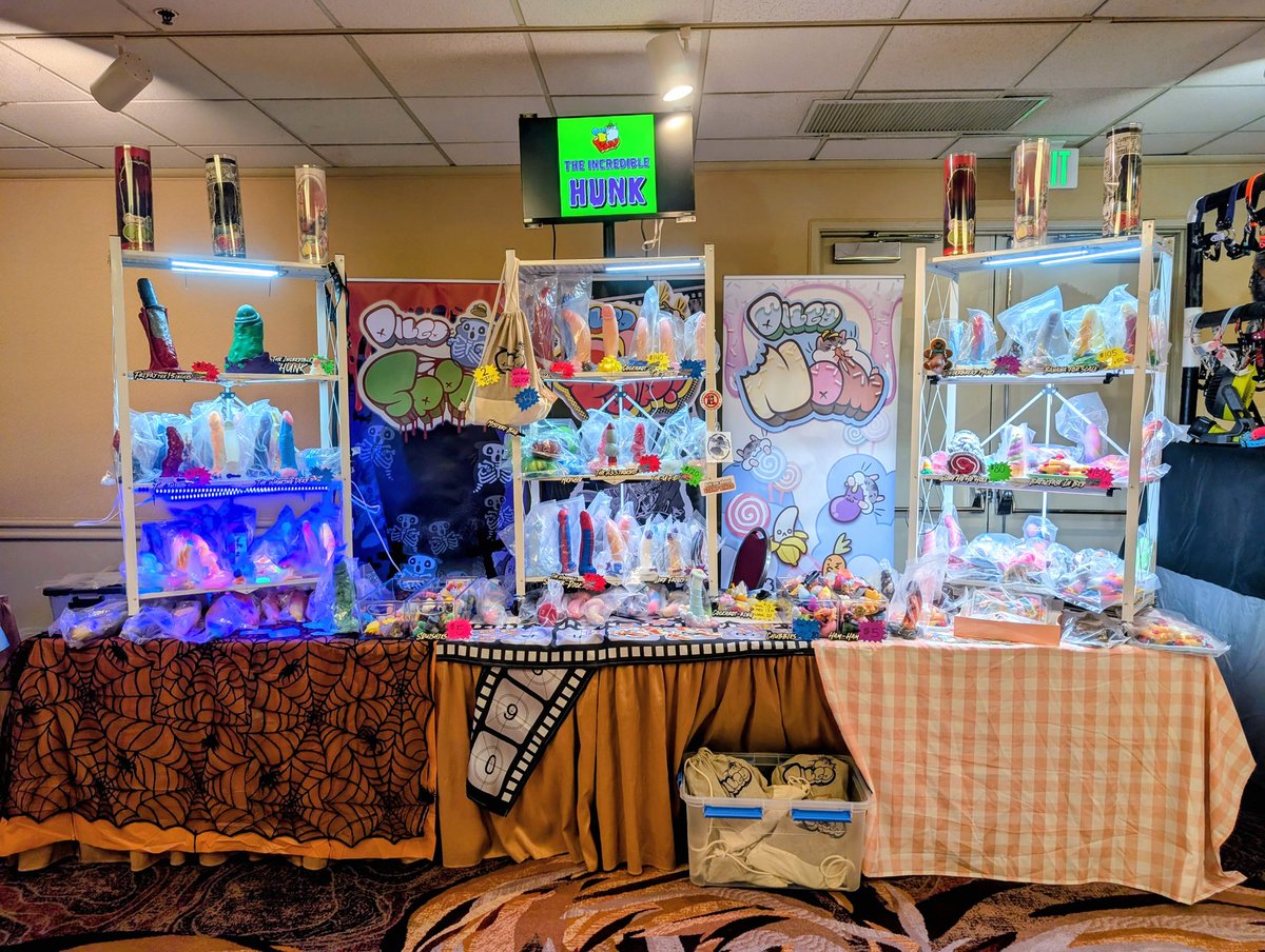 Dilgo_Toys's tweet photo. If you are at @GSFurCon come say hi! And witness the unreleased, brand new, serpent-themed "MEDUSSY!" Our very first penetrable toy!! 🐍 https://t.co/1bYk04yQ04