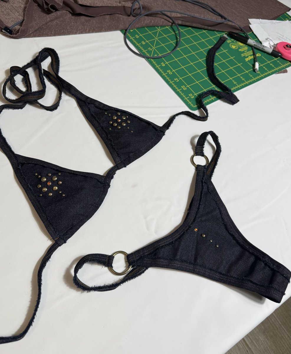 rina maiya tweet media