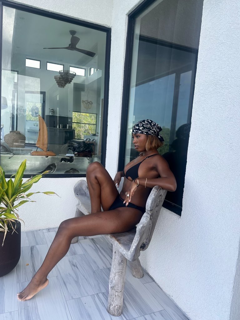 _Shedai_'s tweet photo. Only vacations in my designs 🩶👙 https://t.co/1aUKouI9uH
