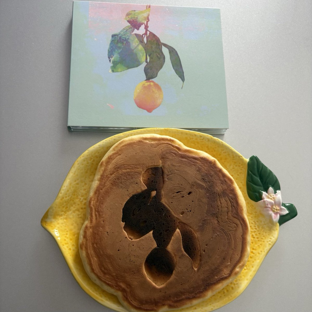 kusoukuma8's tweet image. #Lemon
リリース記念日🍋✨
ハチ周年おめでとうございます🫶💕

(記念に生まれて初めてパンケーキアートに挑戦してみました。ジャケ絵のつもりです。ちょっと焦げちゃった🤭)