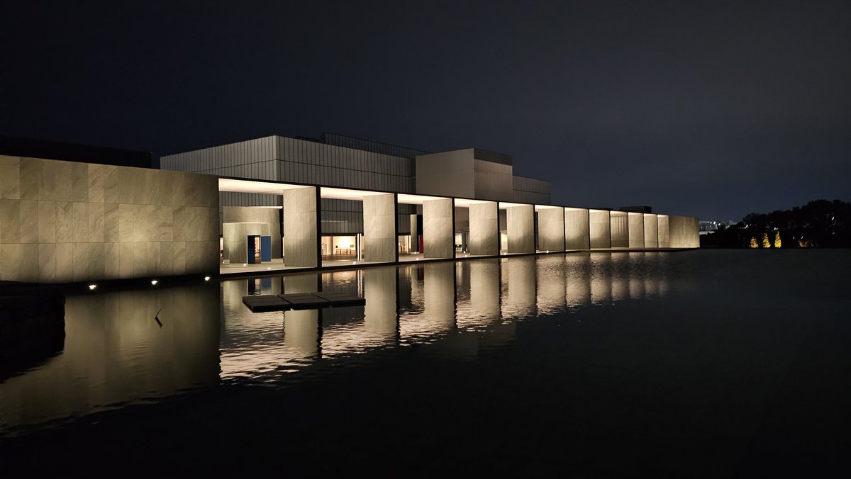 tazyaEY's tweet photo. The exterior lighting renewal of the Toyota Municipal Museum of Art has been completed.
Thirty years after its opening, the design by the masters Yoshio Taniguchi and Peter Walker continues to be carefully preserved. https://t.co/ABP9WKSCj2