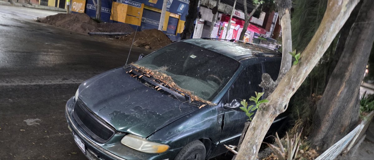 valeco1's tweet photo. @UCS_GCDMX De nuevo hago la petición de tomar cartas en el asunto para la movilización de camioneta qué se encuentra en av Emilio Carranza entre calle José Rivera y José J Jasso en Venustiano Carranza colonia moctezuma 1ra seccion tiene ya 1 mes estacionada. https://t.co/Szh1yMLZAM