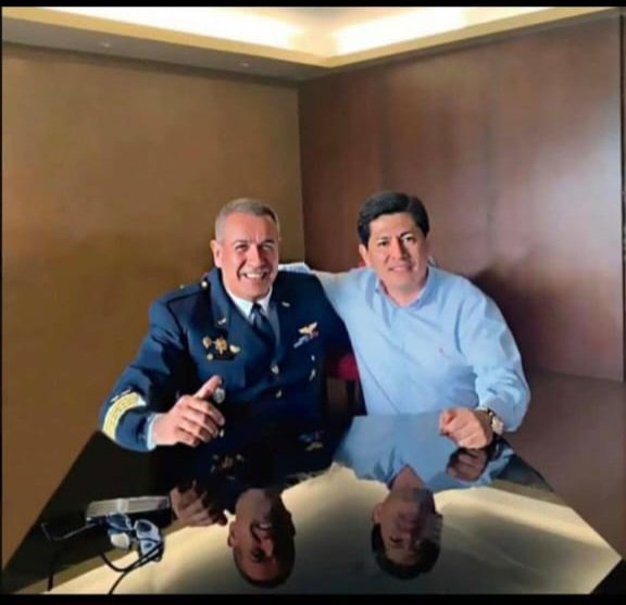 OlaecheaHumbert's tweet photo. @ExpresoPeru Cierto,pero reunirte,y mentir
Luego inventar excusas es peor q ocultas
Además,demuestra mediocridad para quien se vendio como integro,militar d inteligencia,q quiere ser presidente..para q #Groso
Busca delincuente como #Samir vende humo,traficante e inescrupuloso,con quienes más? https://t.co/2Oy4xPEAEK