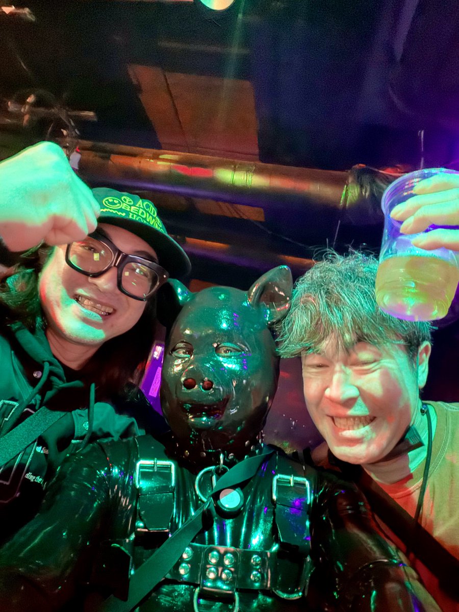fatrubberfetish's tweet photo. フリカムでレジェンドDJに
お出迎えされる!👍🐷
#黒いブタ #FREAKSCOMEOUT #フリカム https://t.co/IuuwuFQlQk