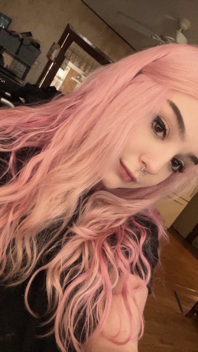 limpnoodl's tweet photo. i dyed my hair pink and i’m feelin like my old self woohoo 🙂‍↕️ https://t.co/uNnRxdT87p