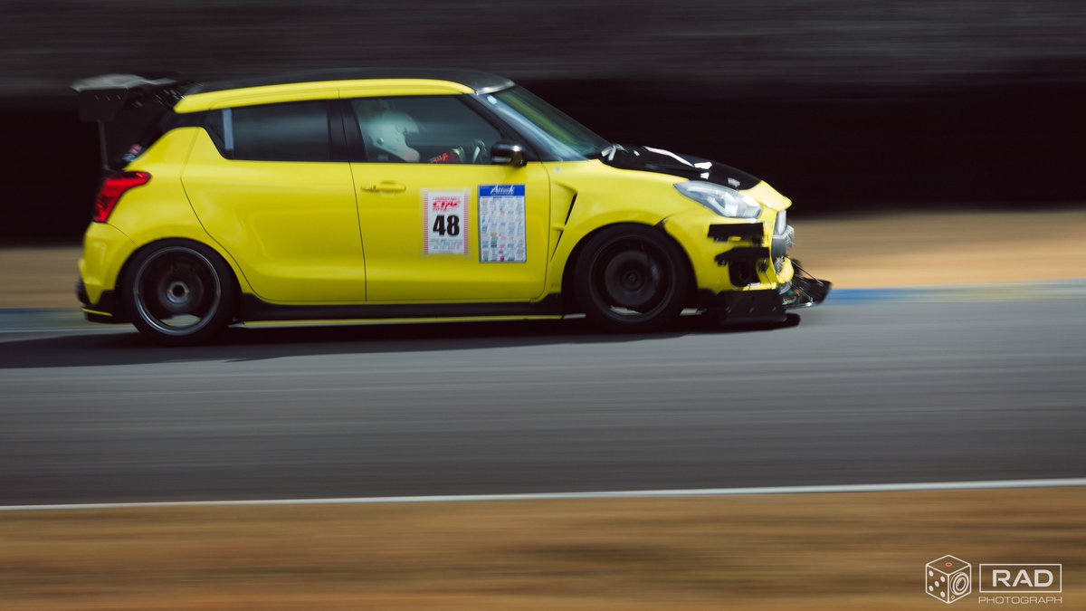 スローシャッターで
ちょっとぐらいのブレなら
カッコよく編集すれば
カッコよく見える説
