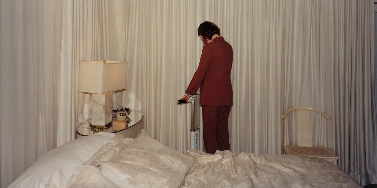 designboom's tweet image. 'you can be alone, with a camera in your hand, and you can walk… this is freedom.'

yorgos #lanthimos reflects on #photography beyond cinema as his show ‘yorgos lanthimos: photographs’ opens at @OnassisStegi in #athens 📷

read more here: designboom.com/art/freedom-yo…