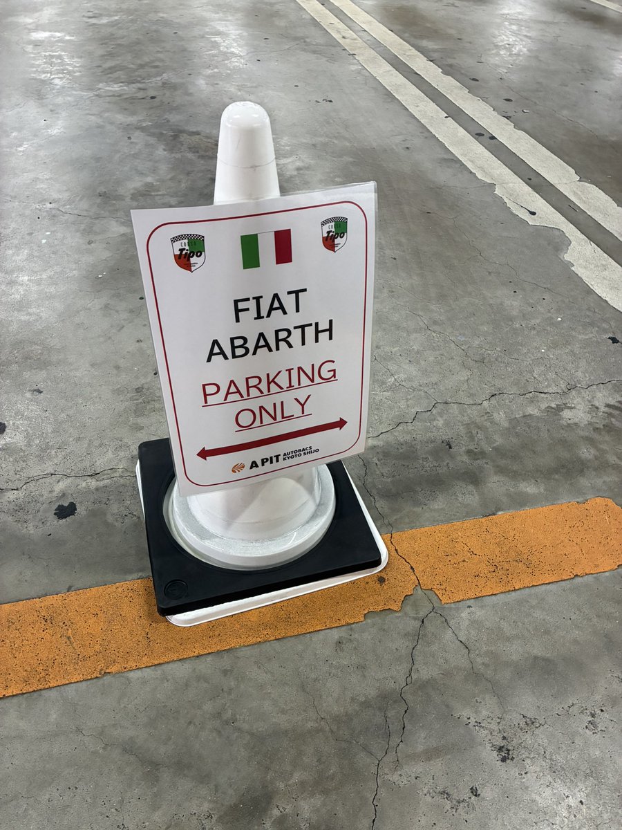 ASSOINTERNATIO1's tweet photo. 今日と明日はA PIT京都四条CORSO Tipo FESTAです！FIAT &amp;ABARTH専用パーキングがご用意されています。こちらのパイロンを動かして駐車してください。

#FIAT #abarth #asso #apit https://t.co/jKjTFTtc7u