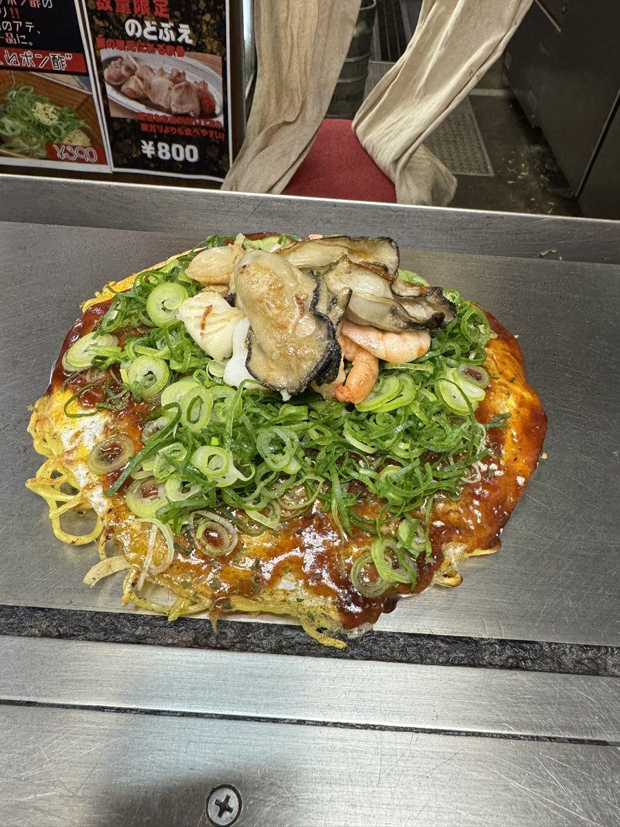 hyde_m_666's tweet photo. 広島、お好み焼き食べたいけどどの店がいいかわからんので名前で決めました
美味しかったー

 #HYDEOrchestraTour2026JEKYLL https://t.co/hkGlkJcXZt