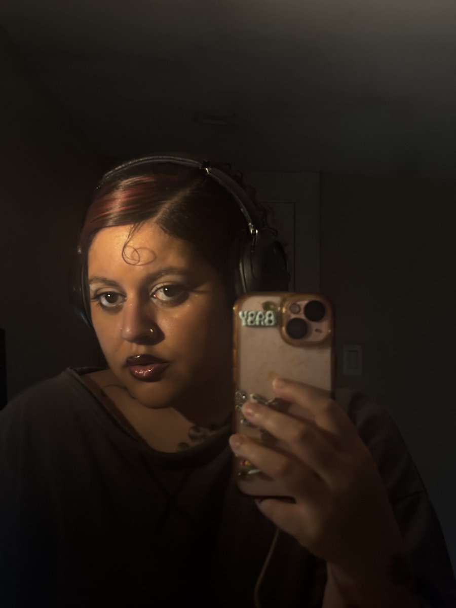 frikitona tweet media
