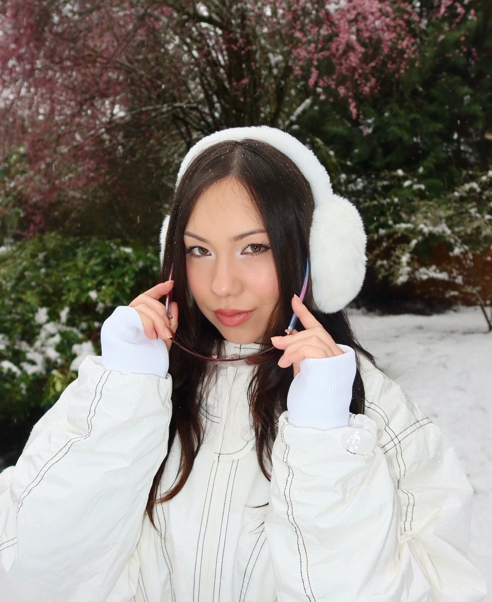 V@lkyR@3 tweet media