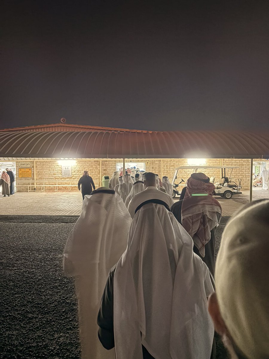 OALSHAHEEN's tweet photo. @IsaAlshaheen عظم الله أجركم، وأجر ذويه ومحبيه.

خالص التعازي لآل الشايجي الكرام، في فقيدنا الكبير، الداعية والعم الفاضل #عبدالرحمن_الشايجي 

هنيئًا له هذه الأثر الطيب العميم، وهذه الليلة المباركة، والشهر الفضيل؛ امتلأت المقبرة، حتى خارج «الصالة»، بالمعزين فيه والمحبين والداعين له. https://t.co/gkQ96x3PGU