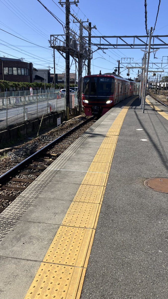 三歳の息子曰く
【怒ってる電車】らしい