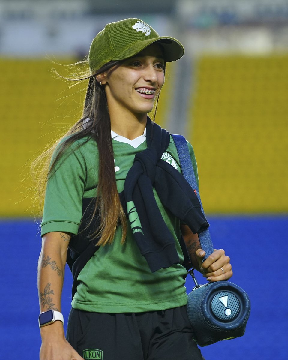 LigaBBVAFemenil's tweet photo. Todooo listo en el Ciudad de los Deportes 😮💨
Se viene un partidazo 💥
#GaleriaDeLlegada | #NuestroFtuFem | #AMEvsLEO https://t.co/e2qOB565lx
