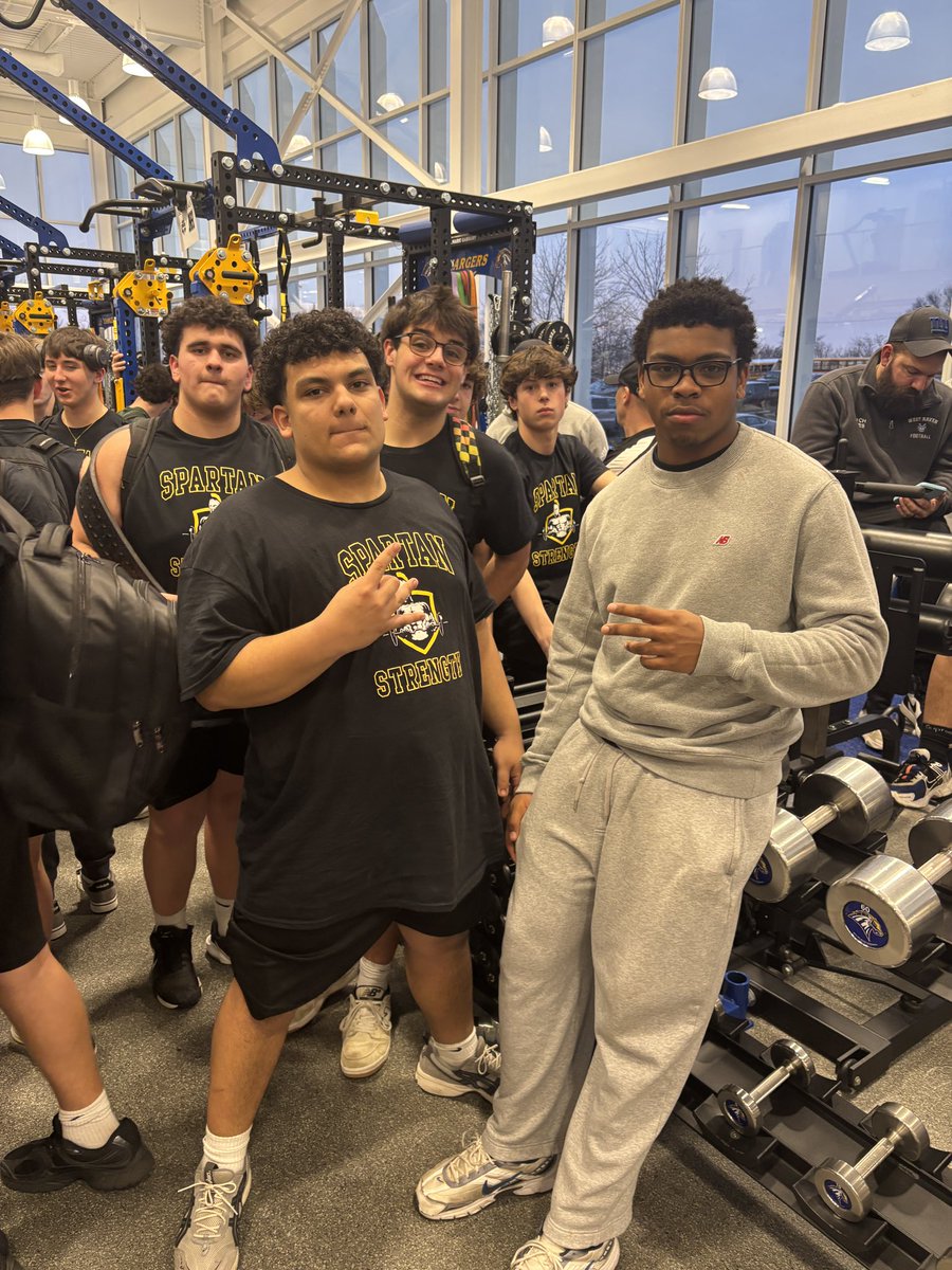nigelsmith2028's tweet photo. 🔥1,000 pound club 🔥✅💪🏾

 Great lift today at the University of New Haven. Grateful to get work in at an elite facility @UNewHavenFB 

 made great connections 

@coachgfrench @CoachDaniels06 
@Coach_Pow @CoachManes1 
@Coach_MacNeil @GeronCox @CoachKearns12 @MrEllis_DPS https://t.co/hA9btmqlFJ