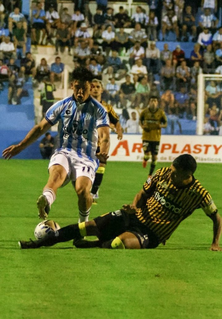 Al término de los 45'min iniciales en Córdoba: #AlmiranteBrown con gol de Ulises Abreliano, le gana 1-0 a #RacingCBA

#VamosBrown💛🖤💛
