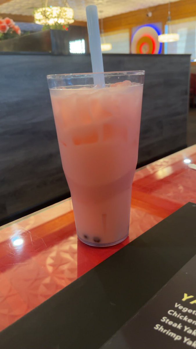 moonlitHaley17's tweet photo. pink drink secured https://t.co/xZApJzsTjN