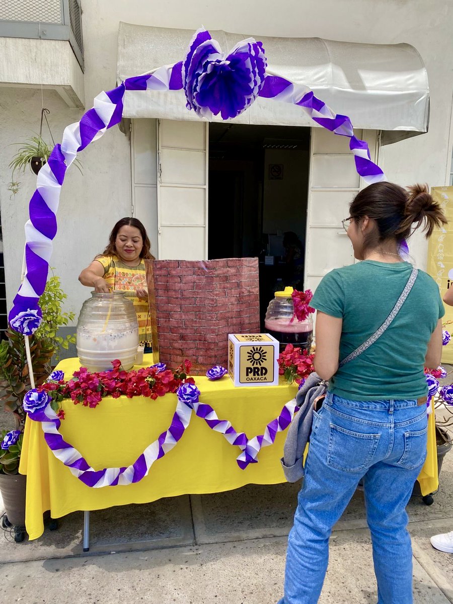 En este perfil amamos Oaxaca y amamos nuestras tradiciones. 🌻
La Samaritana es más que compartir aguas frescas: es compartir generosidad y el sabor de nuestra tierra. 

#RocioMelchor 💜 #Oaxaca