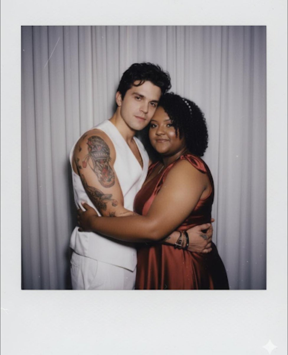 relicariols's tweet photo. Feliz vida @luansantana  amo você! ❤️ 
Que venha o abraço real!! https://t.co/jOeSn2YrJ5