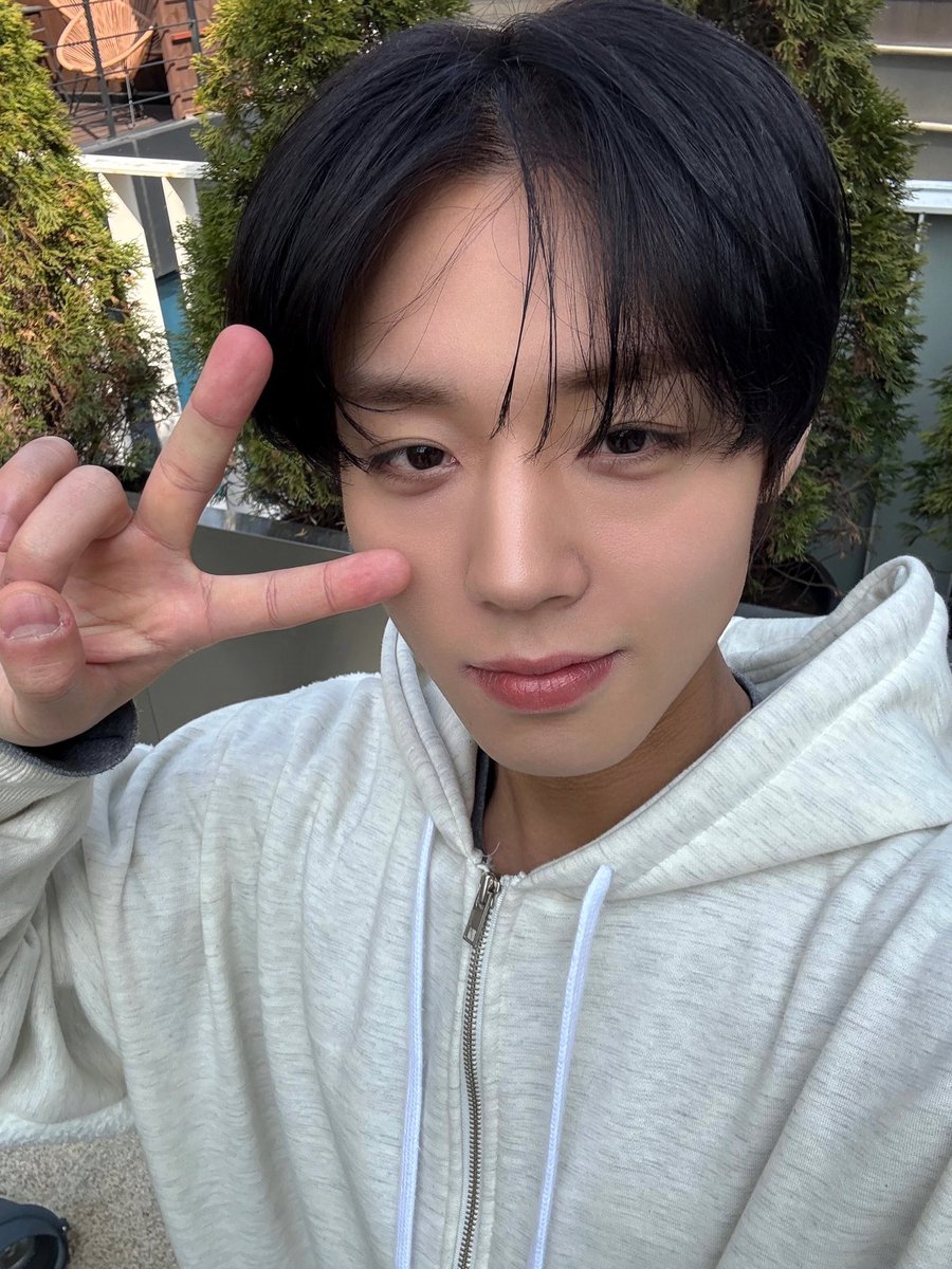 park jihoon rank #1 in the individual boy group member brand reputation big data analysis of march 2026. 

CONGRATULATIONS JIHOON😭🤍