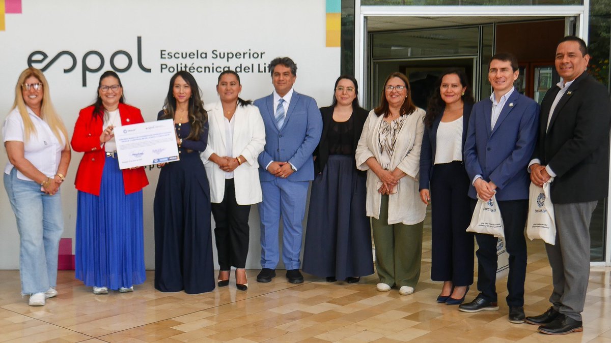 Guayaquil impulsa alianza por la economía circular

<a href="/circular_ep/">Circular EP</a> y la <a href="/espol/">ESPOL</a> firmaron un convenio de cooperación para impulsar proyectos que promuevan el uso eficiente de los recursos y fortalezcan prácticas sostenibles en la ciudad.

La alianza permitirá desarrollar