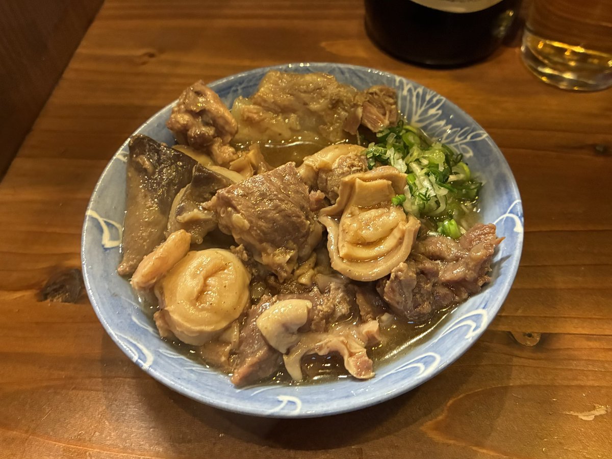 sam_5370's tweet photo. もつ焼き けいすけ
・煮込み
・もつ刺し盛り合わせ
・おまかせ五本盛り
・上たん
・ガリトマト
・赤星

最高の刺し盛り！
単品ならコブクロとレバー
#稲荷町 https://t.co/nsacubgDzT