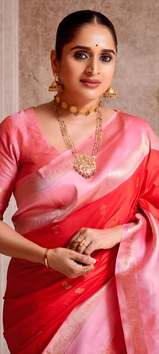 WallpaperIndian's tweet image. Long mala with pendant creates royal layering 
👑 Surabhi Lakshmi ❤️

#Surabhi #SurabhiLakshmi
