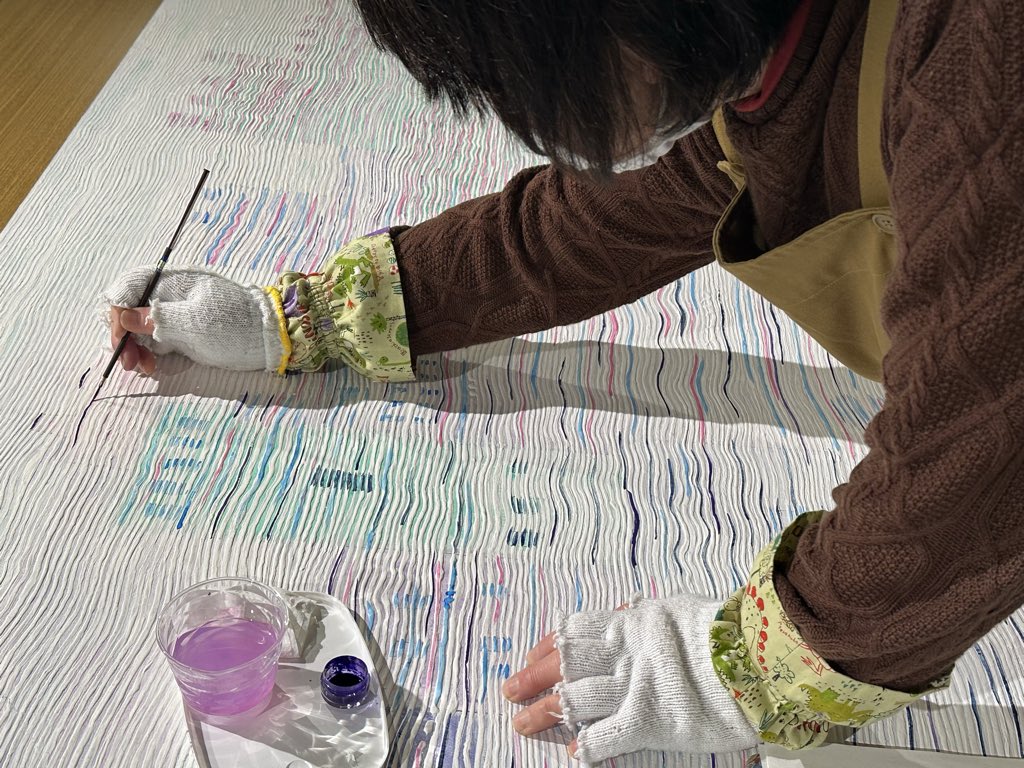 arts_meet's tweet photo. \本日11時より！/

AMO大賞作家新野裕美氏によるギャラリートークを予定しております！
作品の制作背景や想い、使用した画材などをお話しいただきます。
作家だからこその苦労や達成感などさまざまな裏話もお聞きできるかも…！？

ぜひ会場にお越しください！

#AMO2026 https://t.co/vbZYae9yEN