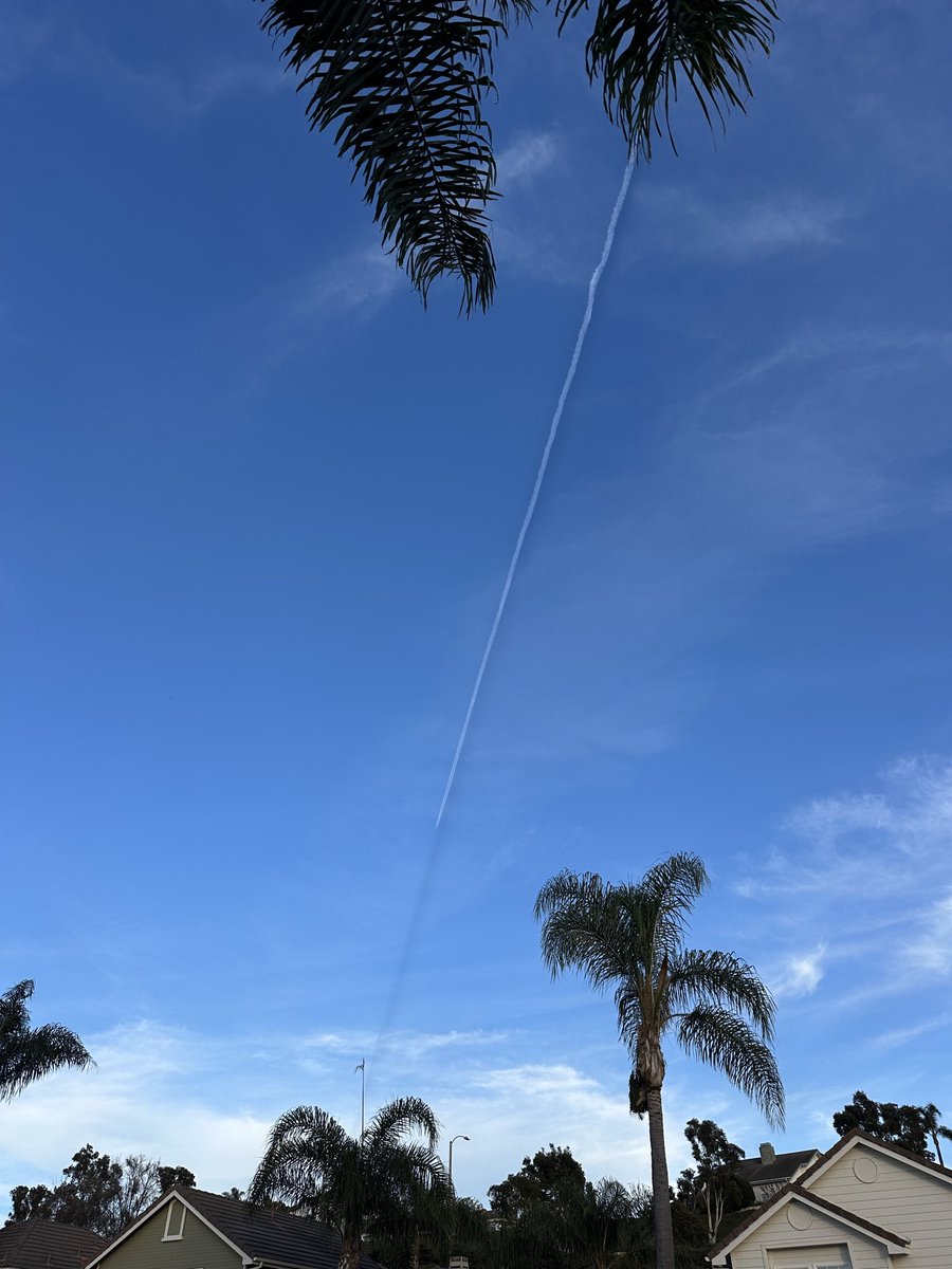 CorleonRimzano's tweet image. So this is a new one ☝🏽 plane is tracking the same flight path as the dark line in the sky, spraying the normal white ish chemtrail almost as if the two sets of chemicals need to mix together. 🧐
#GeoEngineering #WeatherModification #PopulationControl #ChemTrails