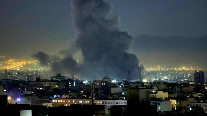 美国轰炸伊朗石油出口枢纽哈尔克岛】万斯称伊朗新任最高领袖在袭击中受伤；五角大楼正调派一支海军陆战队远征队前往海湾地区；五架美军加油机在沙特阿拉伯的一处 美军空军基地遭袭。【更多详情】https://t.co/0eyzEqlkLy