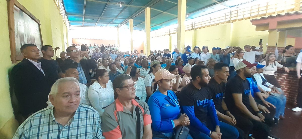 sandraalfaro's tweet photo. #13Mar26 #SandraAlfaro Atendiendo la invitación del FUM a su 1er Encuentro de Estructuras Directivas, con inmenso placer y en representación de @VoluntadPopular #Monagas, estuvimos presente en dicho evento, seguimos en organización por la libertad de #Venezuela con @MariaCorinaYA https://t.co/3utiEjkNEs