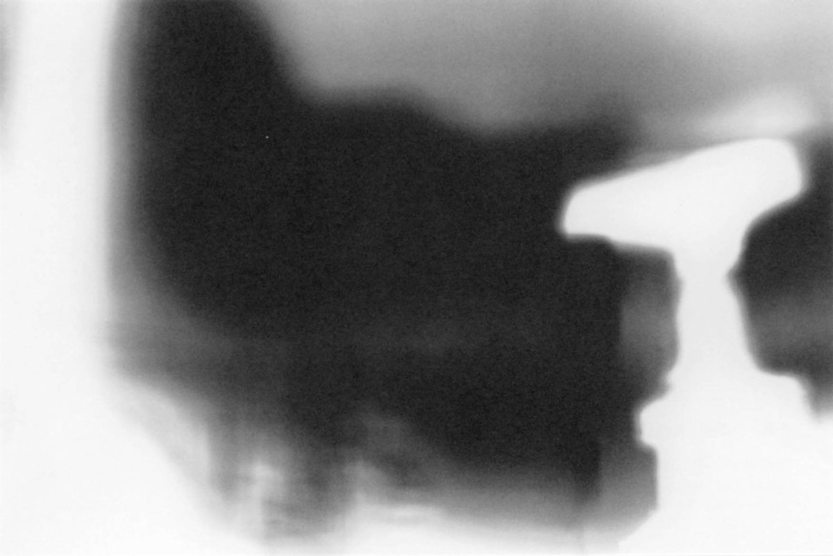 本校講師、鈴木のぞみ先生の写真展「Words of Light – Practices of Translation」がKOSHA KOSHA AKIHABARA（東京・秋葉原）にて開催されます。ぜひ、お出かけください。
会期：2026年3月27日（金）-5月9日（土）【日・月及び5/5、5/6は休業】
時間：10-18時
所在地：東京都千代田区東神田3-2-3-5F