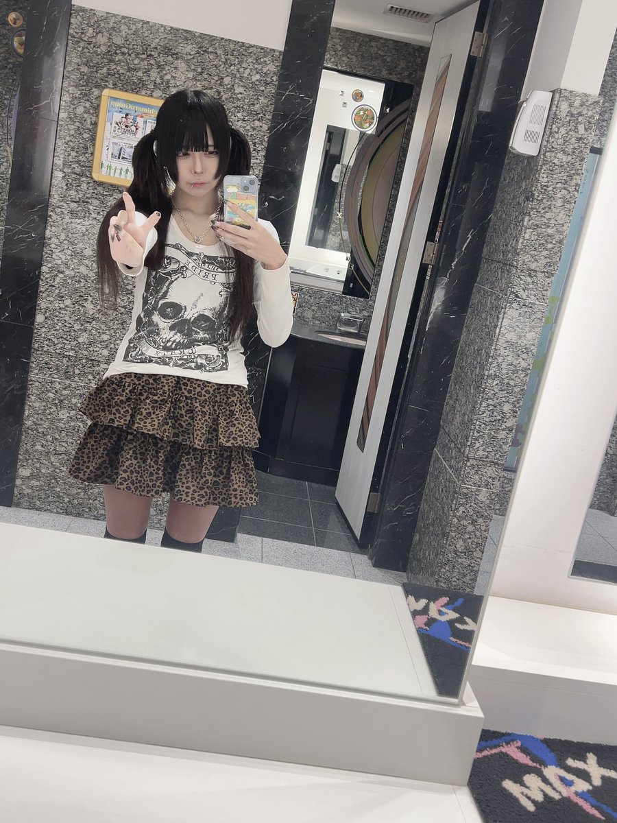 kururugi_ruru's tweet photo. おはようございます⊂(^・^)⊃
鹿児島県2days目~
抽選人数44名様のうち34番🦭
久しぶりにToLOVEる8.7からスタート
✩.*˚店内状況✩.*˚
カバネリ2
炎炎ノ消防隊2
東京喰種
ゴッドイーター
北斗転生
きょもいちにちね~
#TMAXPRIDE
#PR https://t.co/LzTYtP2tPp