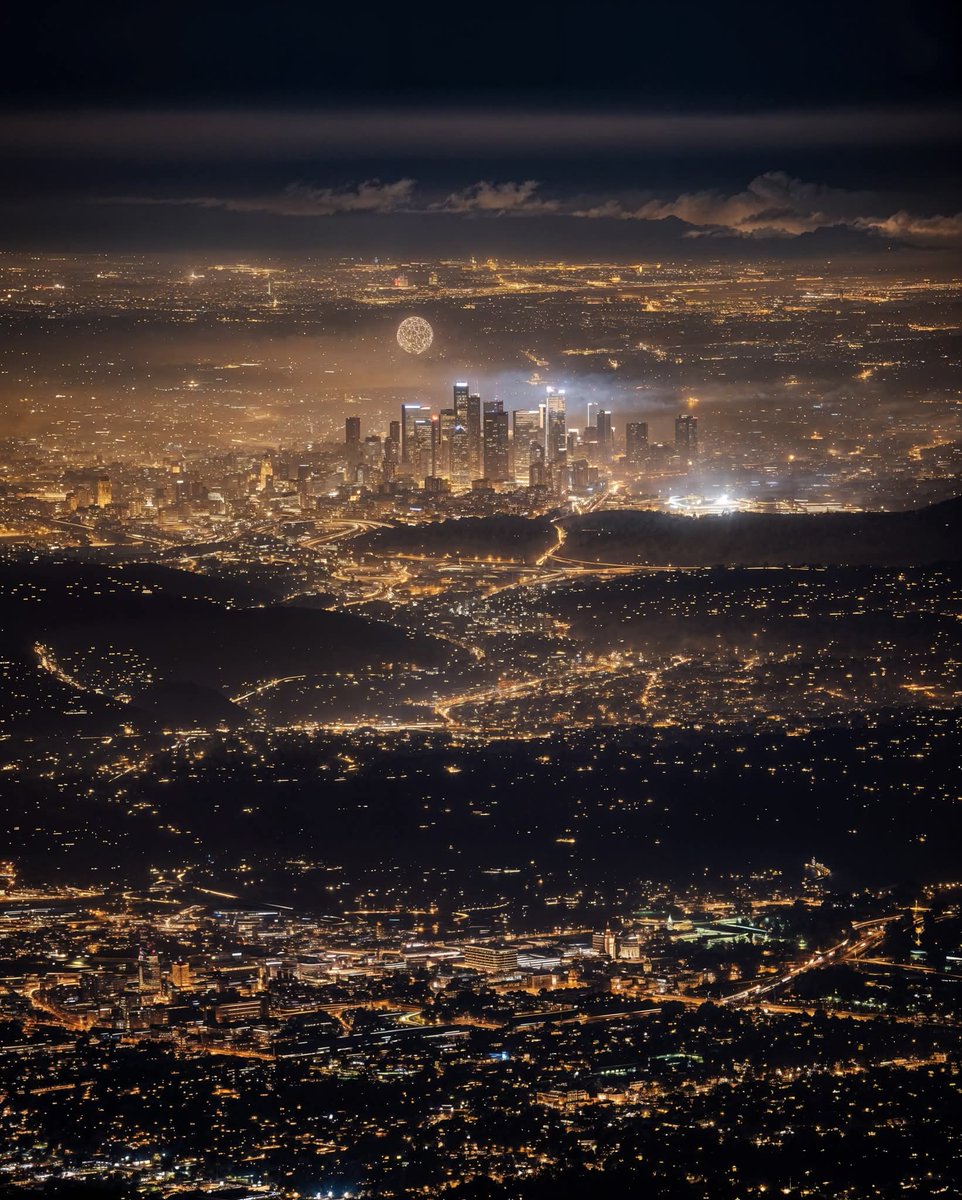 Night view of Los Angeles, California 🇺🇸