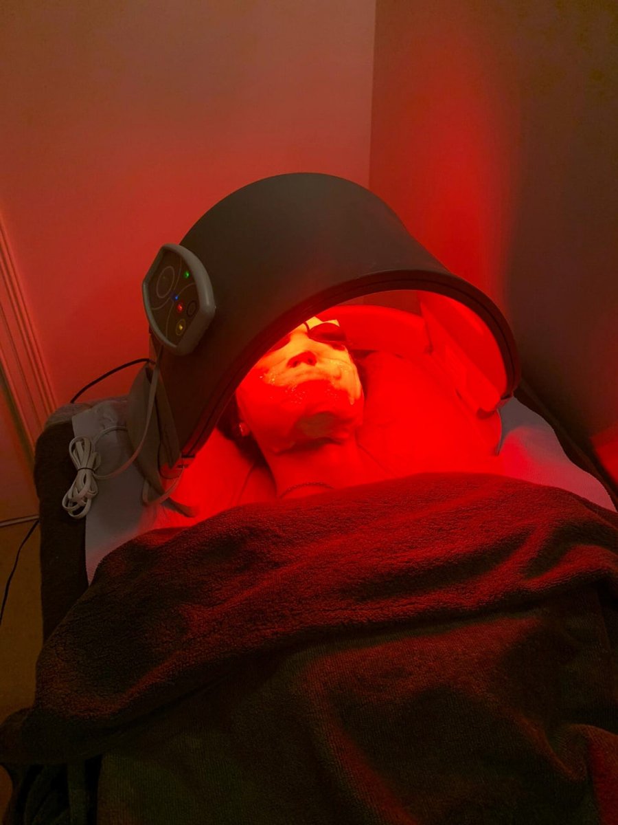 Chilling with my red light helmet for ultimate skin revival 😎😃