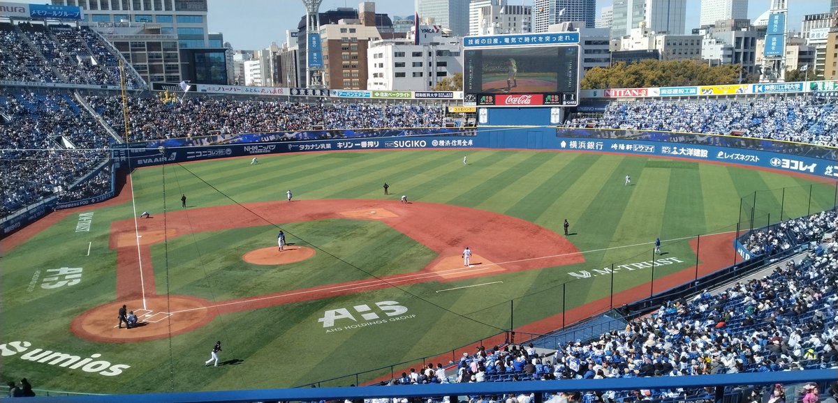 sen_teru's tweet photo. ハマスタに戻って来ました。今季もよろしくお願いします！ https://t.co/0Ud6M94EZg