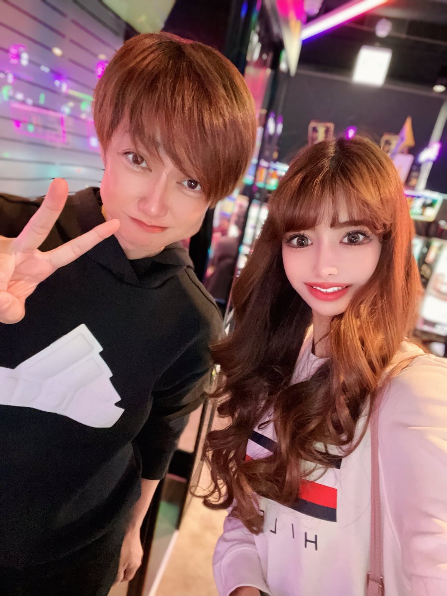 dok1_kana's tweet photo. 念願の梅屋シンさんにお会いできました🫣ステッカーもGET👍

@shinumeya ✩ https://t.co/pMF4SfkJwr