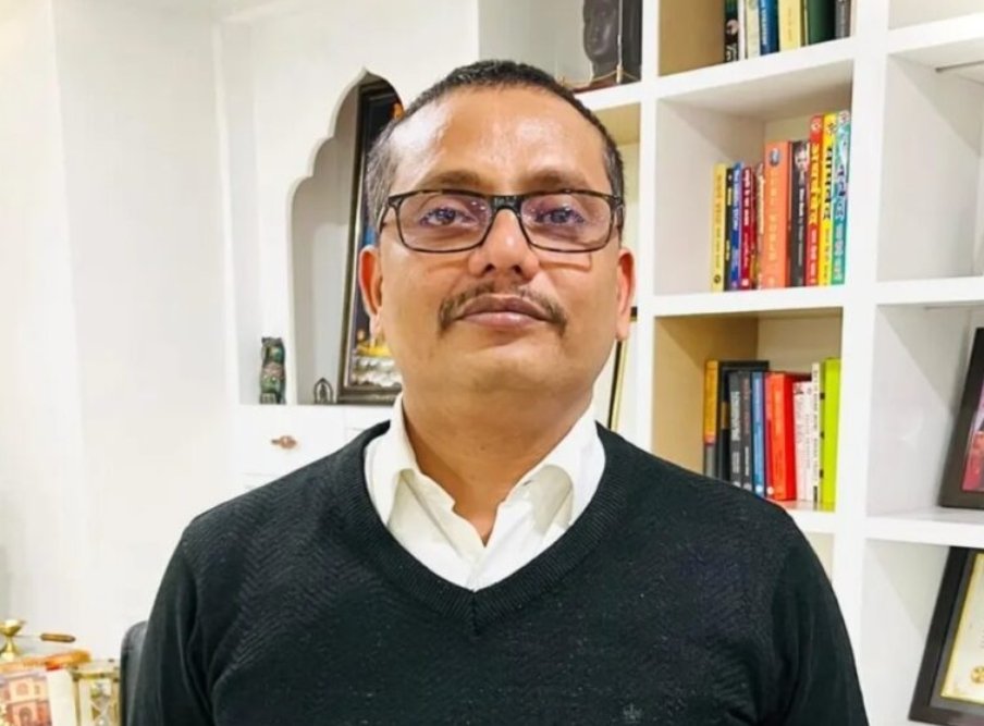 Gyaneshwar_Jour's tweet photo. Manpower Outsourcing Tender: IAS लॉबी में जीत की जंग है. दोनों ओर ही नहीं कई ओर हैं. लेकिन, सरकार भी इस बार  Beltron को Urmila के कब्जे से मुक्त कराना चाहती है. बहुत बदनामी हो चुकी है. केस-मुकदमे भी. अविनाश सबको नचा देते हैं, कहा जाता है. श्रम विभाग में भी मामला फंस गया है. मुक्ति को बंद फाइलें तैयार हो रही है, लेकिन खरीद के तराजू का वजन भी बहुत बढ़ा दिया गया है. देखिए, आगे-आगे क्या होता है ?