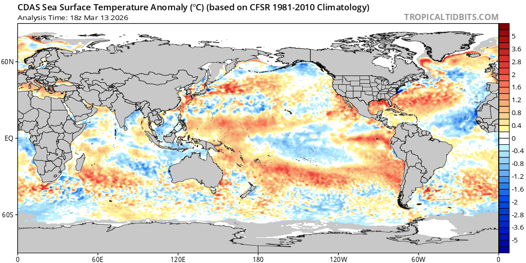 EdoWeatherman's tweet photo. ACTUALIZACIÓN ALERTA POR LLUVIAS ABUNDANTES QUE PUEDEN SER EXTREMAS DESDE MAULE AL SUR.

Este sábado comienza la fuerte lluvia del sistema frontal que se potenciará gracias a un río atmosférico categoría 3-4 que le dará humedad y con ello se generarán lluvias intensas concentradas en breves periodos, además este evento trae viento moderado-fuerte, probables tormentas eléctricas y una isoterma elevada sobre 3000 msnm en la zona centro-sur.

Detalles.
1. Lo más intenso en el sur será este sábado y hasta el domingo, luego el evento se concentrará en Biobío, para llegar con fuerza a Ñuble y parte de Maule la tarde-noche del domingo. Es importante mencionar que la lluvia se concentrará en sectores interiores y precordilleranos de estas regiones.
El lunes lloverá con fuerza en Maule, alcanzando la costa de O'Higgins y la parte sur de Valparaíso por la tarde-noche, con precipitaciones y posibles tormentas eléctricas. Los sectores interiores de estas regiones y gran parte de la región Metropolitana, esperan solo algunos chubascos.

2. Los montos más altos se darán en la parte sur de Maule y en interior de Ñuble, con sectores que pueden superar los 150-200 mm en 24 horas. Cabe señalar que gran parte de esta lluvia caerá en periodos breves, por lo que son probables flash flood o inundaciones repentinas, además de aluviones por la isoterma elevada.

3. Desde Biobío al sur la cantidad de agua se moverá entre 50-80 mm, pudiendo ser mayor a 100 mm en interior. También caerá mucha agua en breves periodos. 

4. El tramo norte de Maule espera 30-60 mm, mientras la costa de O'Higgins 15-35 mm y la provincia de San Antonio 5-20 mm, pero esto puede variar ya que pueden registrarse tormentas eléctricas en estos sectores y aumentar cantidad de agua caída.

5. Factor piscina cálida. El sistema frontal se moverá sobre aguas anormalmente cálidas, esto podría entregar más humedad y potenciar el evento, por lo tanto hay que tener presente este aspecto por si cae más agua de lo proyectado o el evento alcanza sectores donde se ven solo chubascos. 

Seguiré actualizando la información ya que es un evento que puede seguir variando.
Recuerde, aquí no se alarma, aquí se informa y PREVIENE.