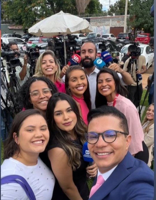 🚨 Esses são os jornalistas militantes que estavam debochando do Jair Messias Bolsonaro na porta do Hospital DF Star.