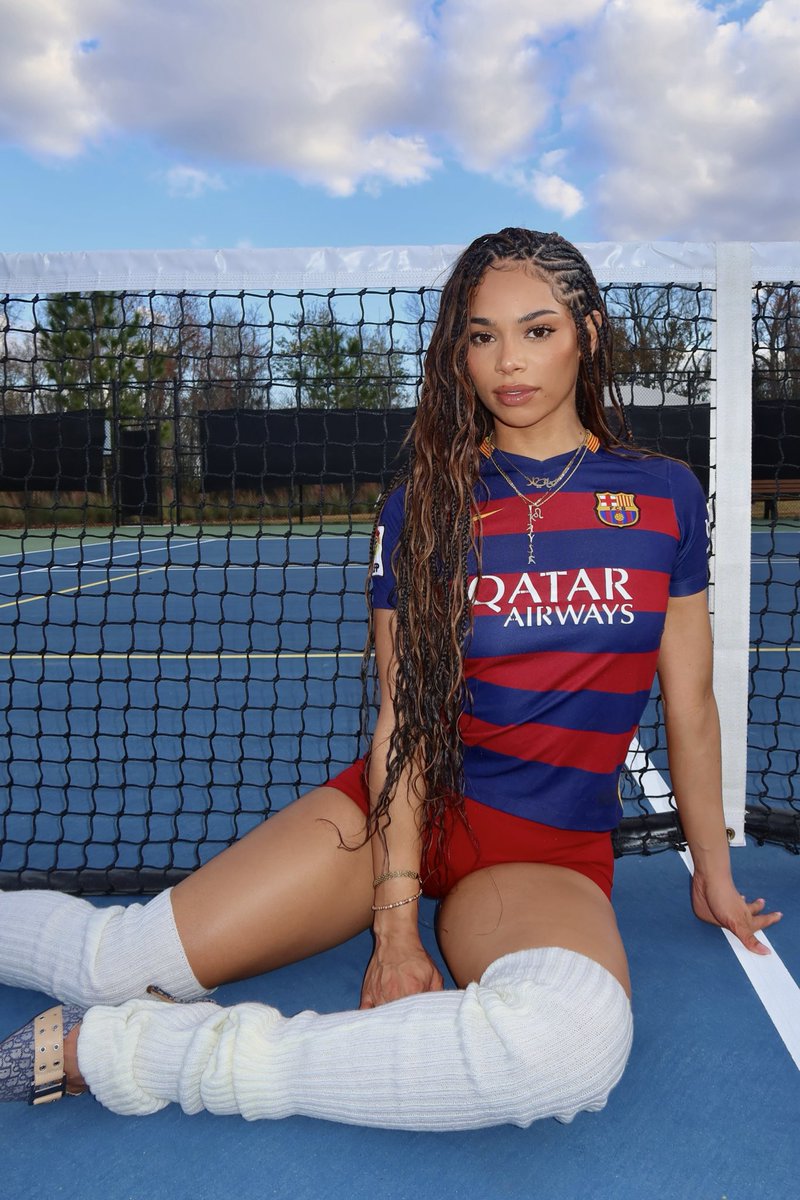soullig's tweet photo. onna tennis court inna kit cause i can https://t.co/I3fgoPN6Br
