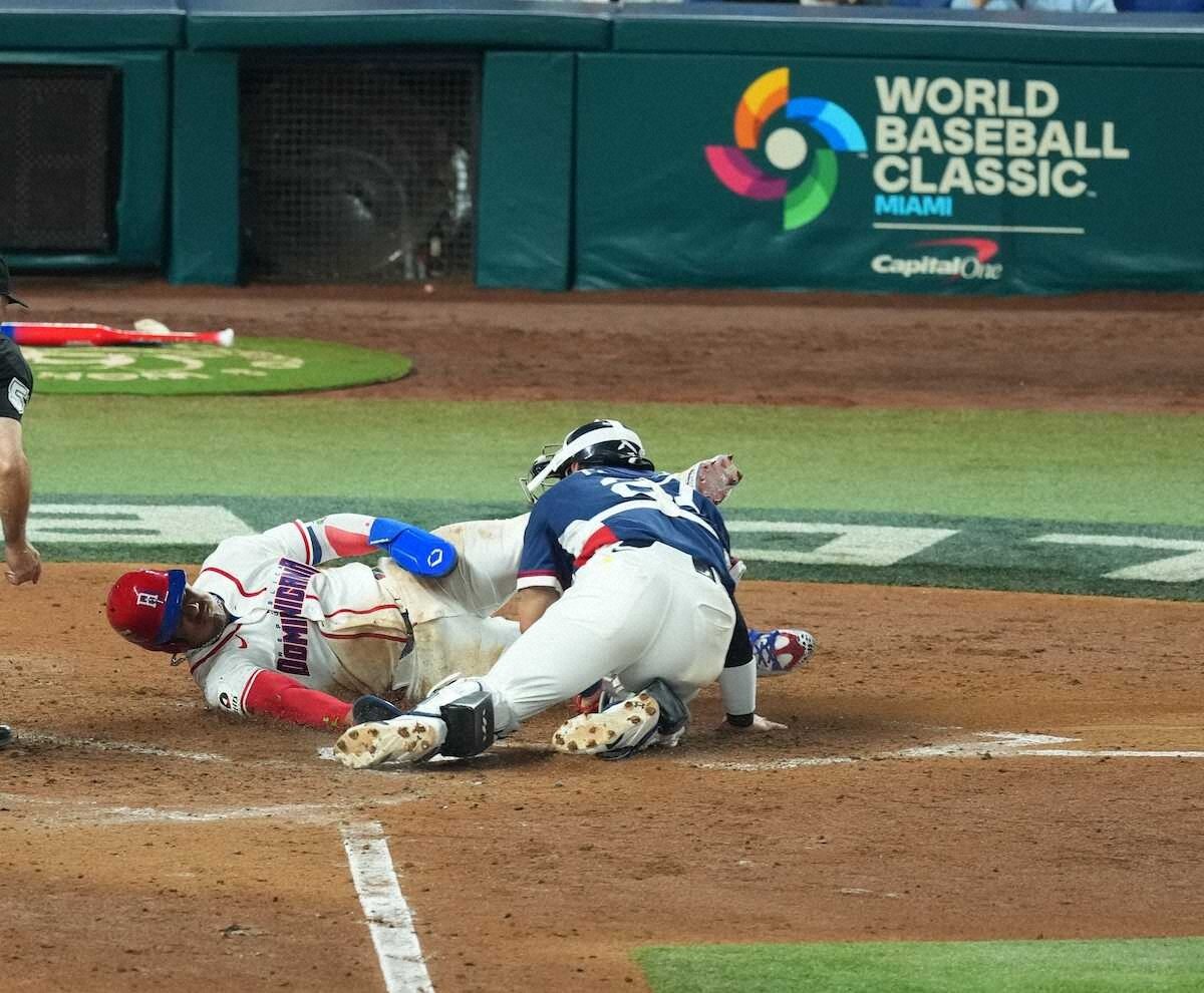 livedoornews's tweet photo. 【WBC】ドミニカ共和国、韓国に10ー0でコールド勝ち 準決勝進出一番乗り
https://t.co/31cFzBGihK

ドミニカ共和国は2回に3点を先制すると、3回には韓国がチャレンジを要求する微妙な判定となったがセーフとなり4点目を取得。その後も加点し、7回にはウェルズが3ランを放って10点差とした。 https://t.co/pAOd82hMMH
