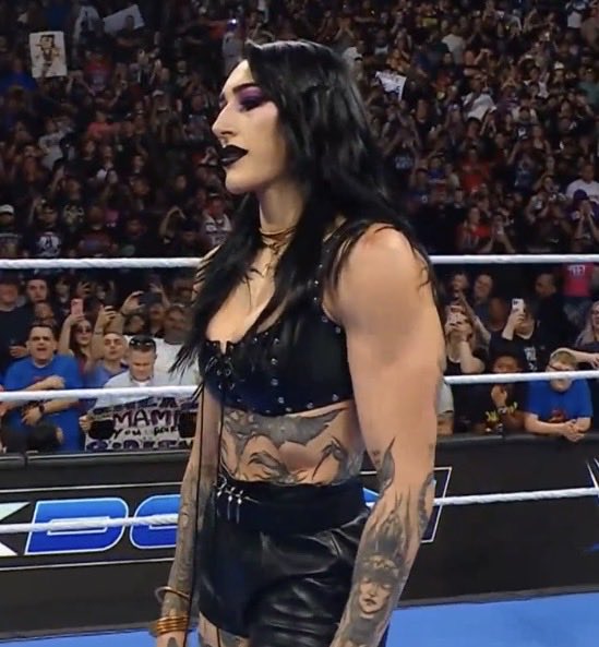 Rheas_Riptide's tweet photo. This look is so cute🤭
#SmackDown https://t.co/81UpoaH0gd