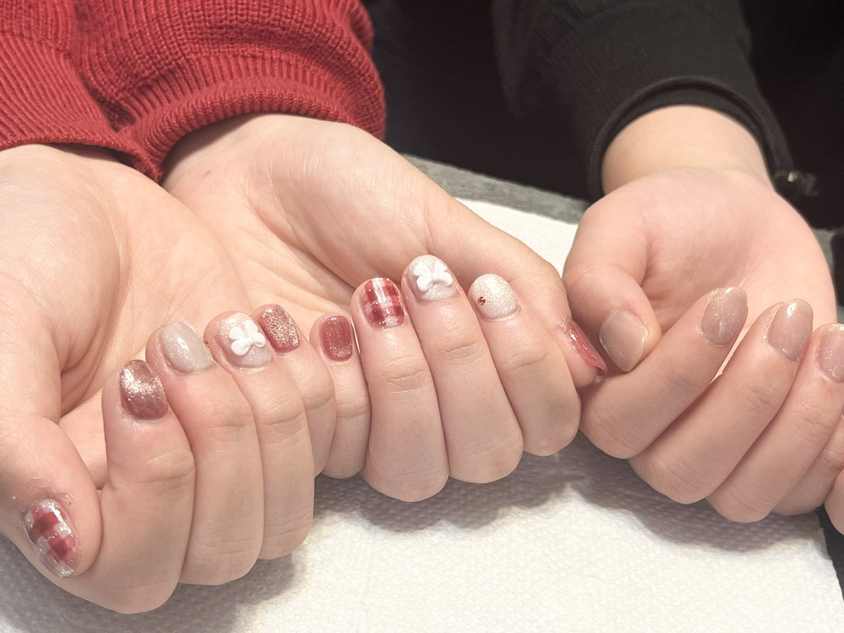 juncha450's tweet photo. 連日新大学生たちがネイルに😊

卒業したらまずすること。
"髪カラー、ネイル、ピアス"
みたい。

じょし〜✨ｷｬﾋﾟｷｬﾋﾟしとる
まじでよそのこかわいいわ。 https://t.co/PPpasAf78b