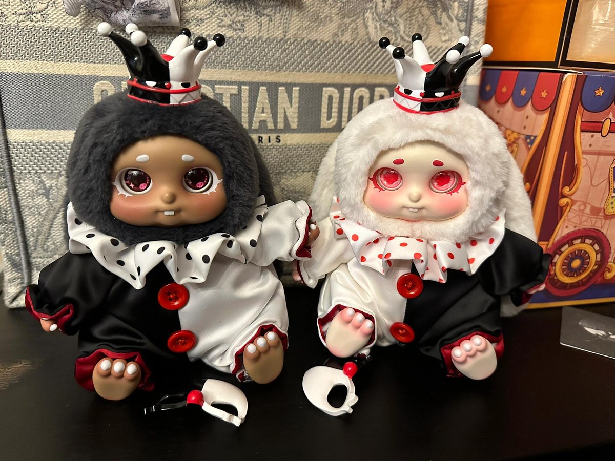 CalembouToy's tweet photo. Hidden Hunt 👁️✨

Today’s hidden target:
Masked Jacks — Special Hidden
from Cino Dreamland Circus Series Plush Blind Box 🎪

Collector tip 🔎
• Slightly heavier than the regular figures
• Feels more solid when gently shaken

Good luck pulling the hidden 🍀

#Calembou #Blindbox https://t.co/zCpOgIIMUl