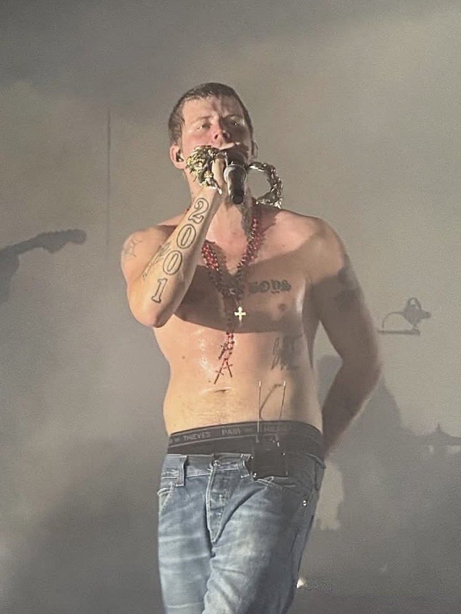 Poo Crave tweet media