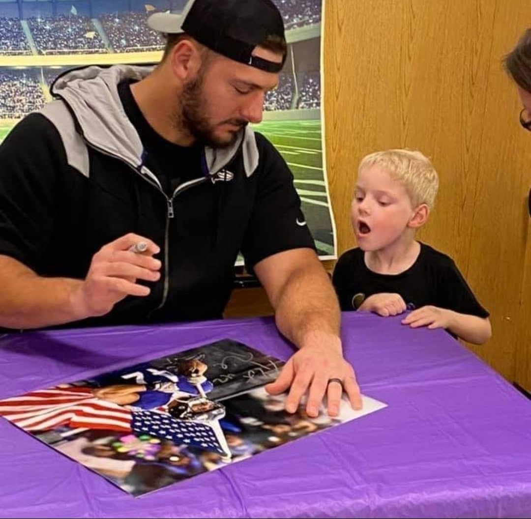 ThatRadChick102's tweet photo. Man this one hurts.5 years ago Jameson met Pat for the first time♡ Anytime one of our friends did a signing, Jameson HAD to go. @PRic508 thank you for the many memories! You will always be Superman to my little guy. We are going to miss seeing you, but we wish you nothing best♡ https://t.co/Y7bKv0kbyr