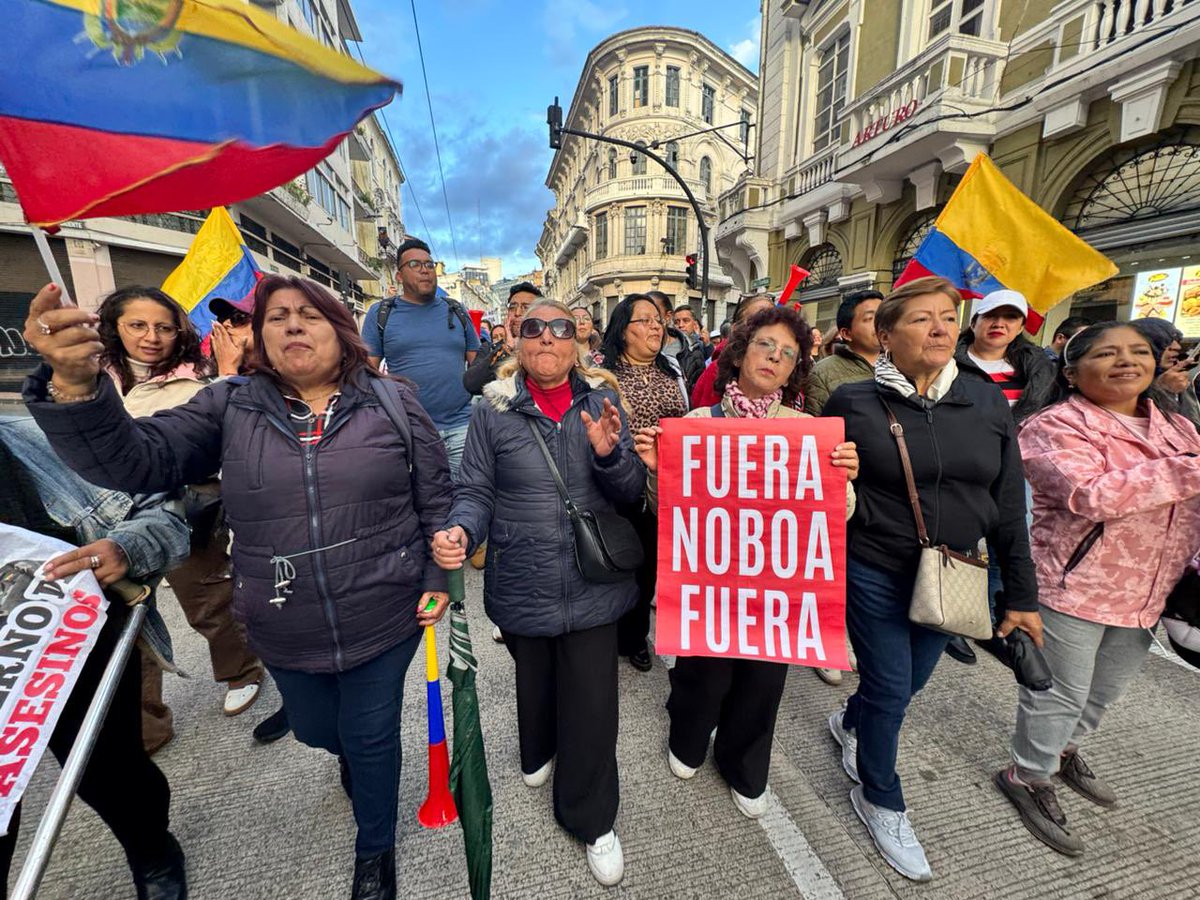 virgiliohernand's tweet photo. NOBOA ESCUCHA EL PUEBLO ESTÁ EN LA LUCHA .
#quitoecuador #puebloresiste  #enlalucha https://t.co/uJ5v4EpgHU