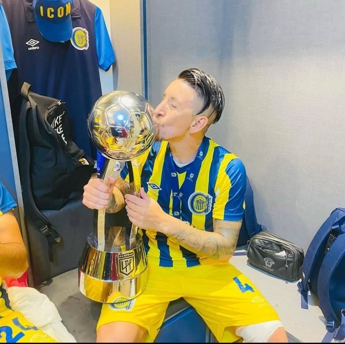 estoescentral's tweet photo. Nunca se quejó del contrato.
Nunca se quejó de ser suplente.
Hizo un gol en un clásico.
Salió campeón. 

DM4 ⭐️ https://t.co/u0AbVVCkTz